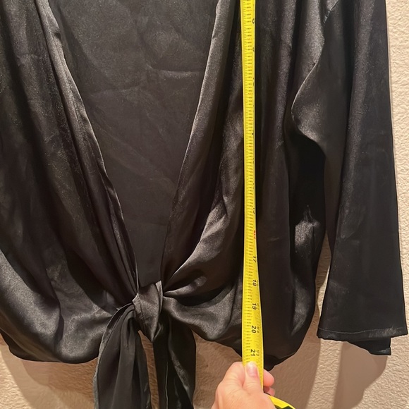 Urban Outfitters Women’s Silk-Like Black Blouse Kimono Style Cardigan Medium - Picture 6 of 9